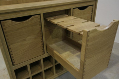 Dovetail drawer for wine glass